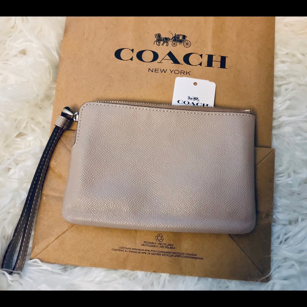 NWT Coach Leather Wristlet - Picture 2 of 3